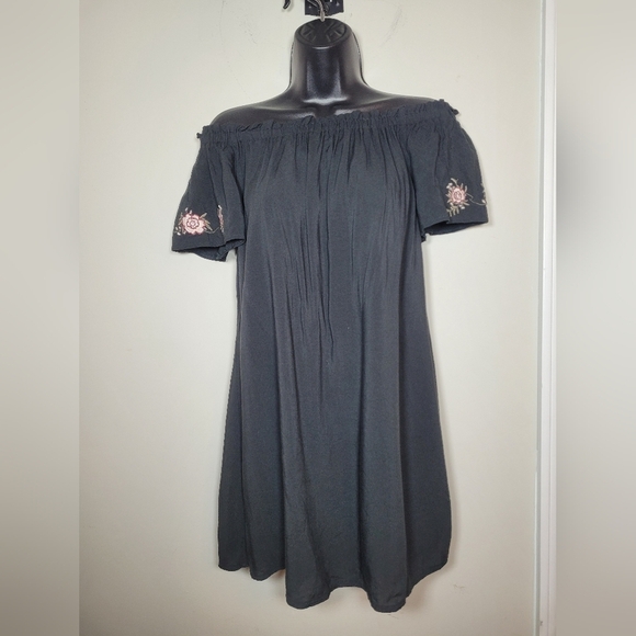 Abercrombie and Fitch Embroidered Mini Dress sz S - Picture 1 of 9